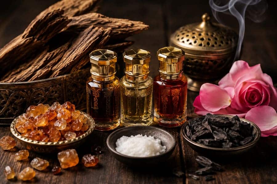Съставки в арабските парфюми - оуд, мускус, амбра и бакхур